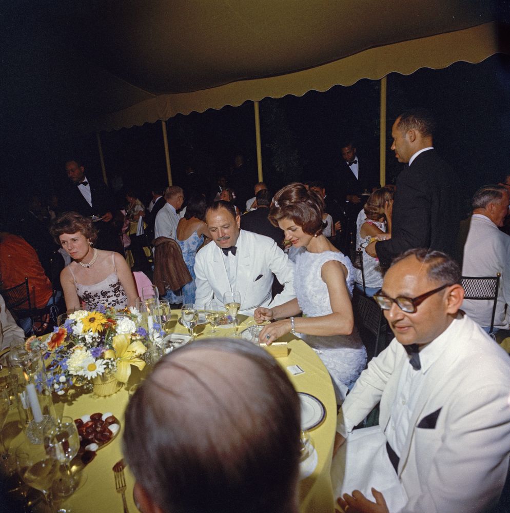 State dinner in honor of President Mohammad Ayub Khan of Pakistan. (Clockwise from top) Phyllis Chess Ellsworth, wife of Secretary of the Treasury C. Douglas Dillon; President Mohamamd Ayub Khan; First Lady Jacqueline Kennedy; Foreign Minister of Pakistan Manzur Qadir